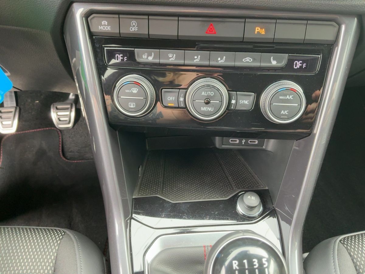 Volkswagen T-Roc 1.5 TSI SPORT - Samsaru's Car Outlet