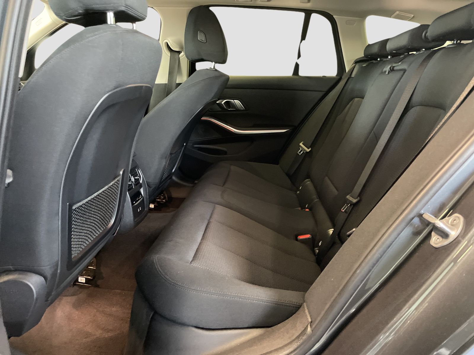 BMW 320i Touring - Samsaru's Car Outlet