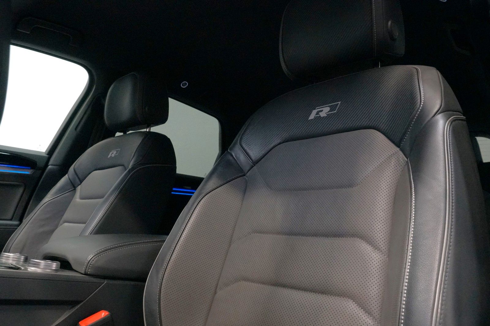 Volkswagen Touareg R-Line 4Motion 3.0 TDI - Samsaru's Car Outlet