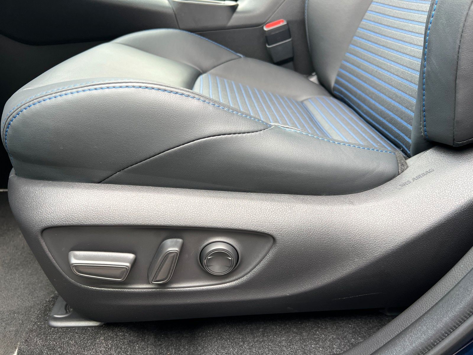 Toyota RAV 4 2.5 Hybrid 4x2 Style VOLL JBL+360°+LEDER