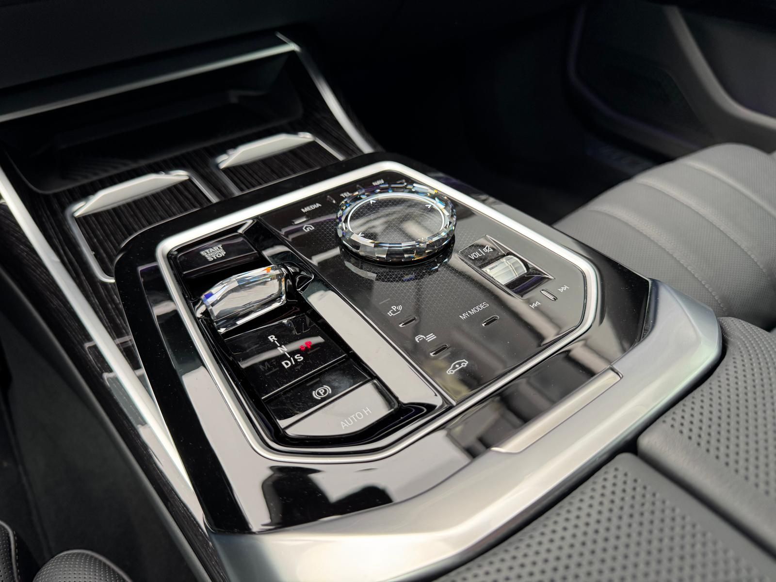 BMW 740d xDrive M-Sport Pro*PANO*B&W*360°KAM*STANDH*