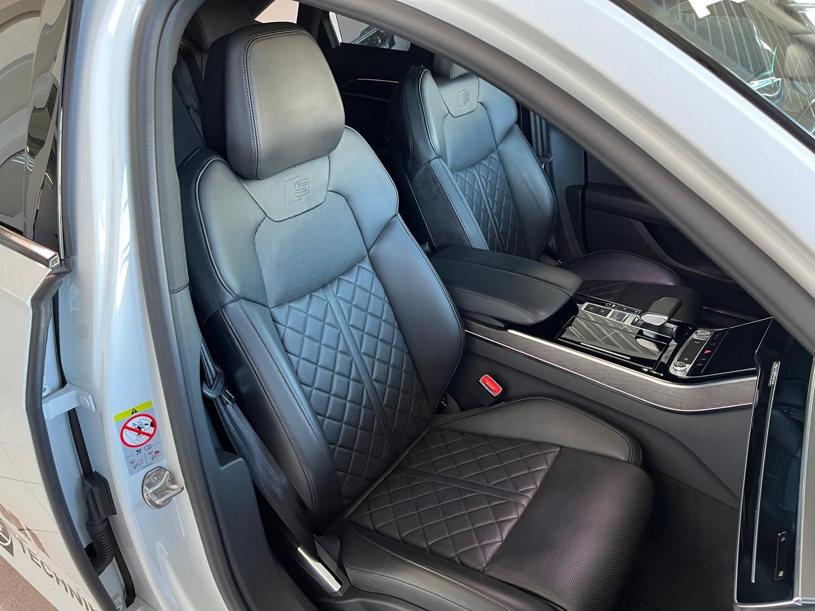 Audi A8 60 TFSI e quattro - Samsaru's Car Outlet