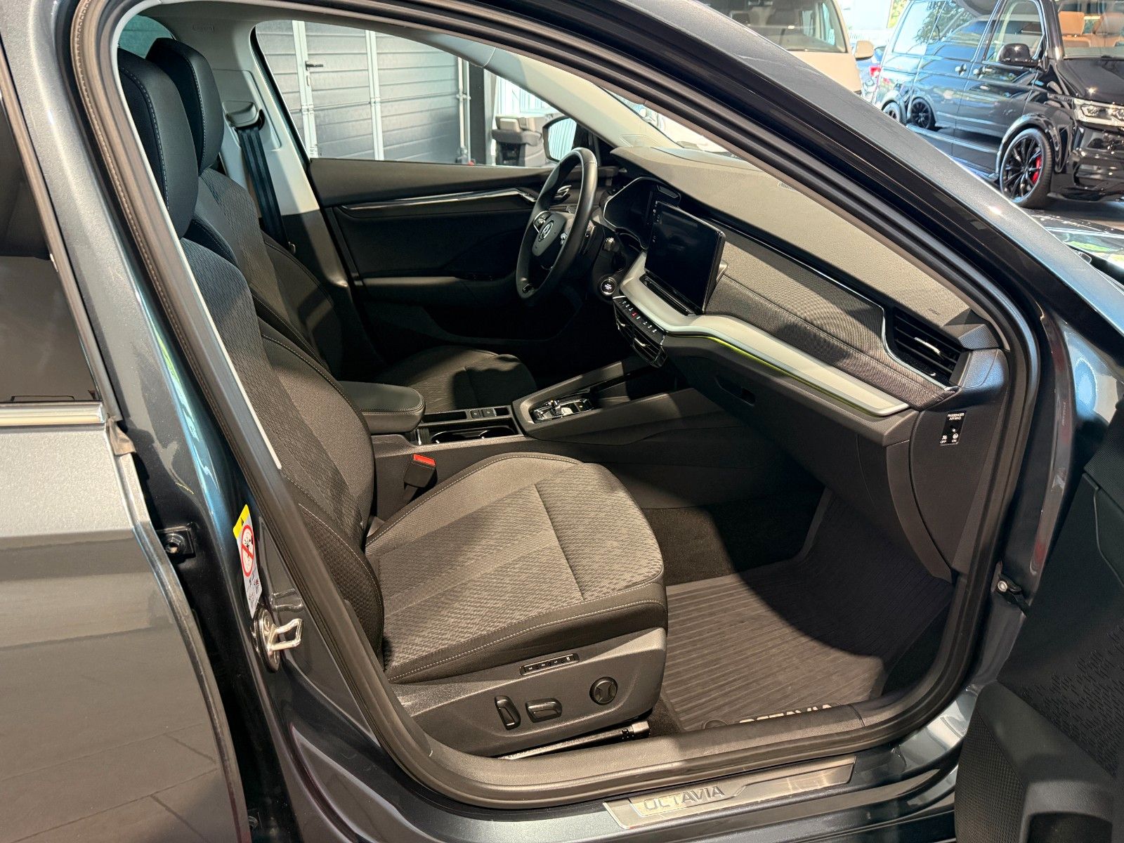 Skoda Octavia Combi First Edition iV - Samsaru's Car Outlet