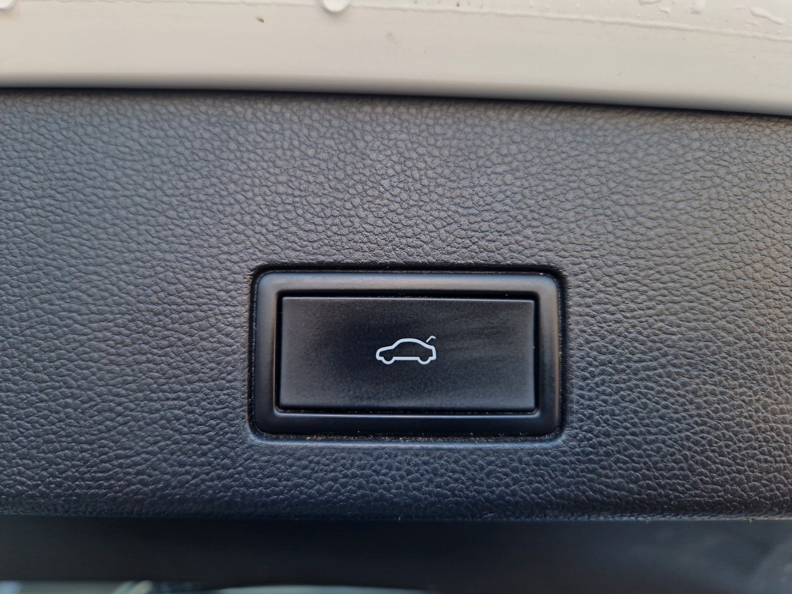 Volkswagen Golf VIII Variant R-Line 4Motion - Samsaru's Car Outlet