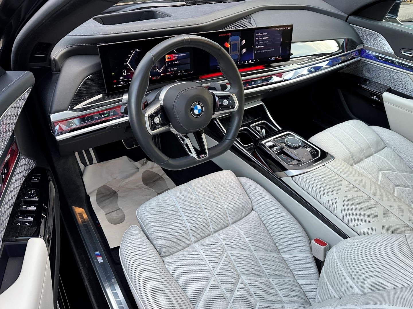 BMW 740 d xDrive MSPORT CRYSTAL ICONIC KLIMASITZ B&W