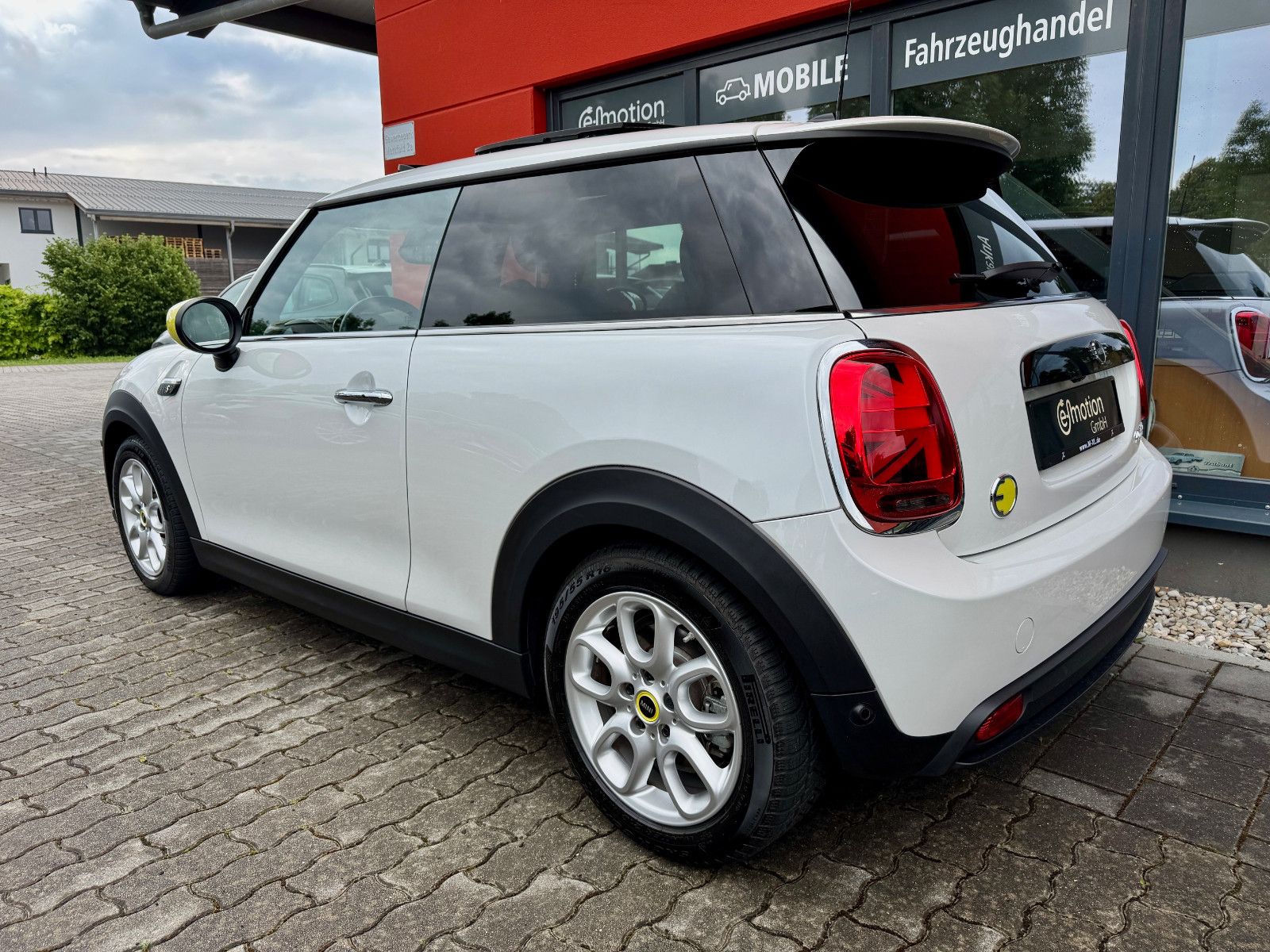 MINI COOPER SE Electric - Samsaru's Car Outlet