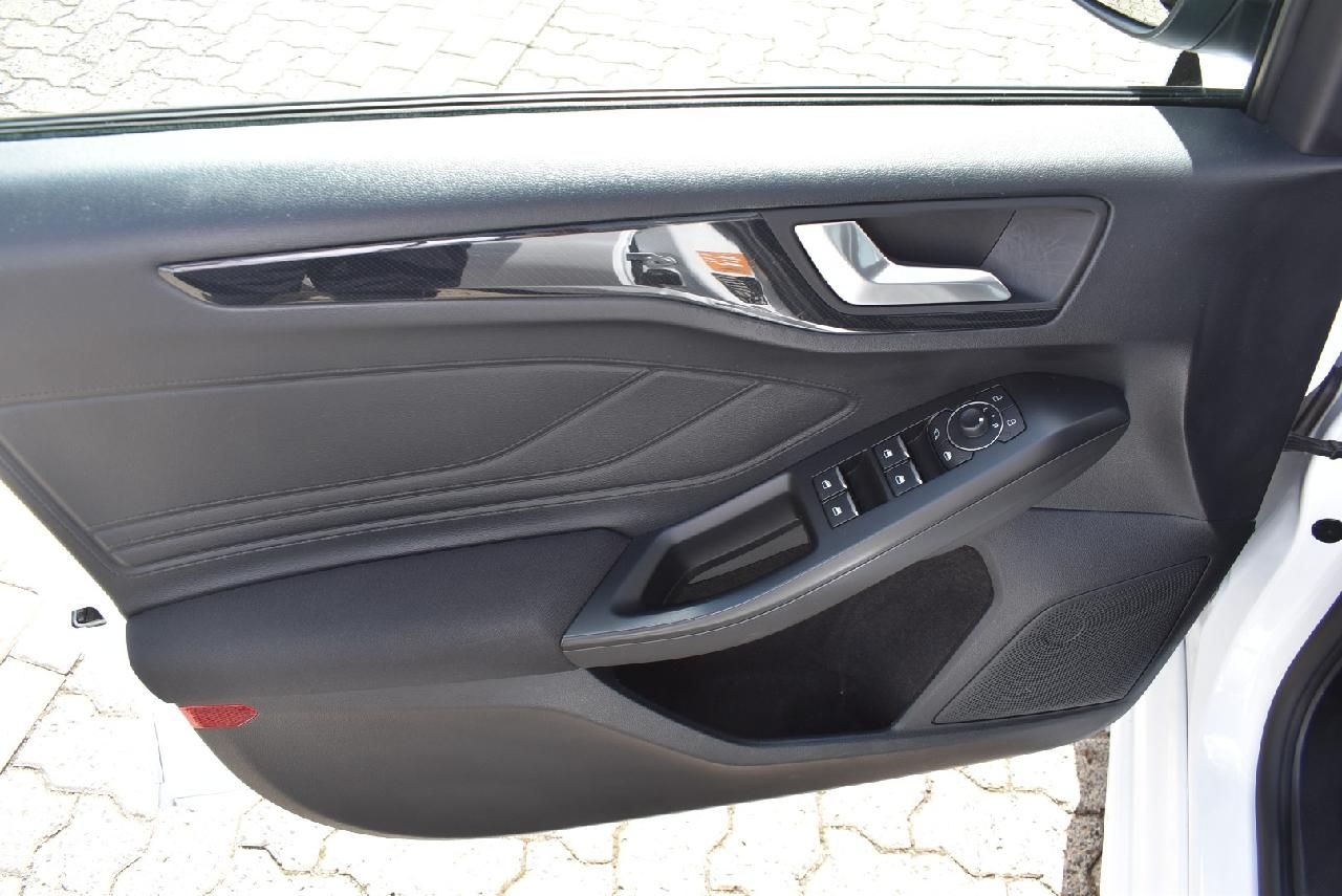 Ford Focus ST-Line - Samsaru's Car Outlet