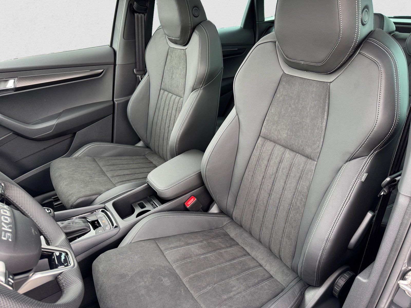 Skoda Karoq Sportline 4x4 TSI DSG|5-JGARANTIE|PANO|AHK