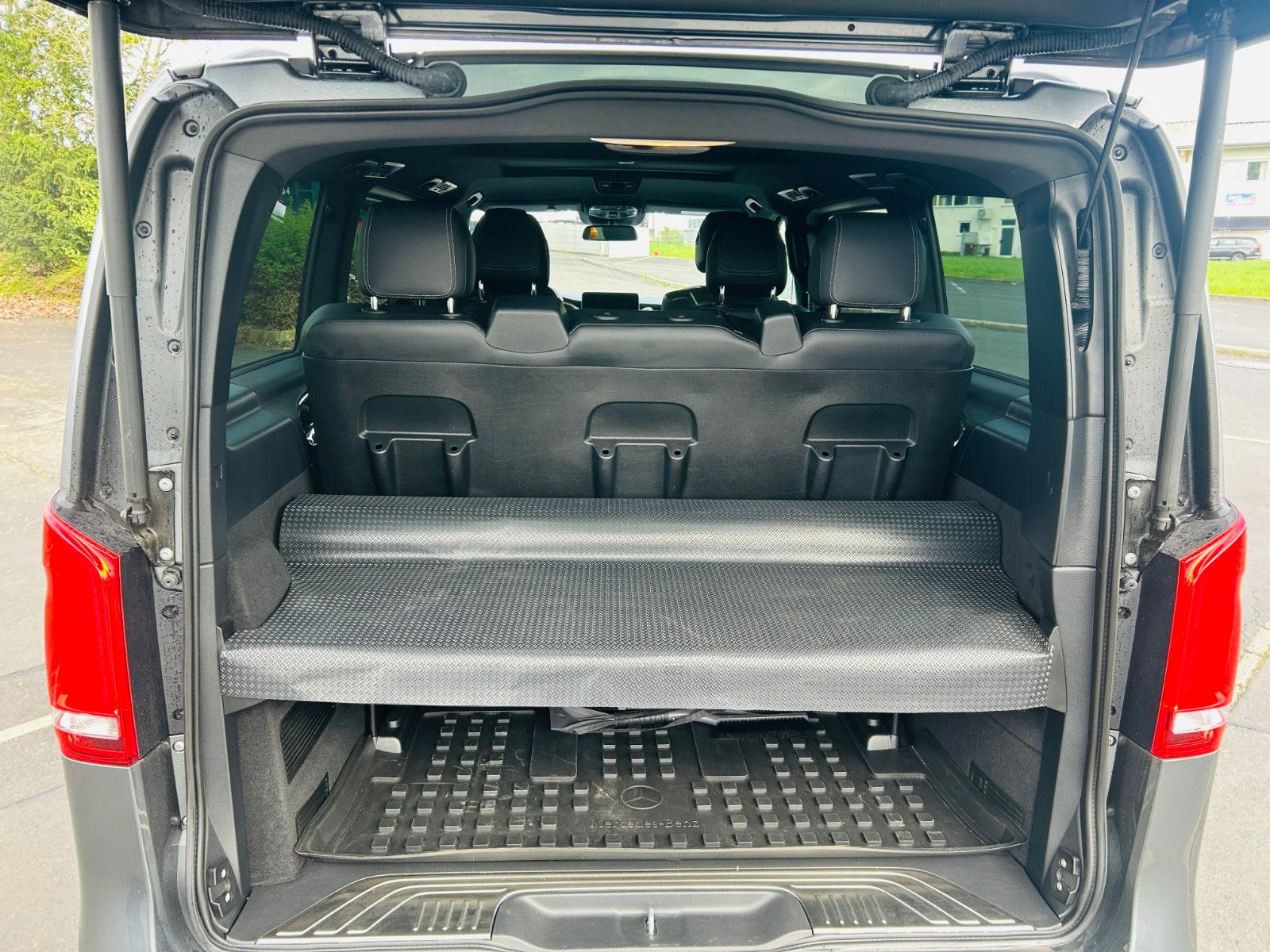 Mercedes-Benz V250 - Samsaru's Car Outlet