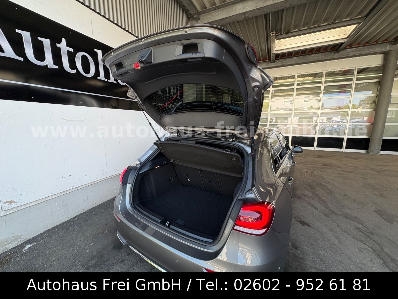 Mercedes-Benz A 160 Progressive - Samsaru's Car Outlet