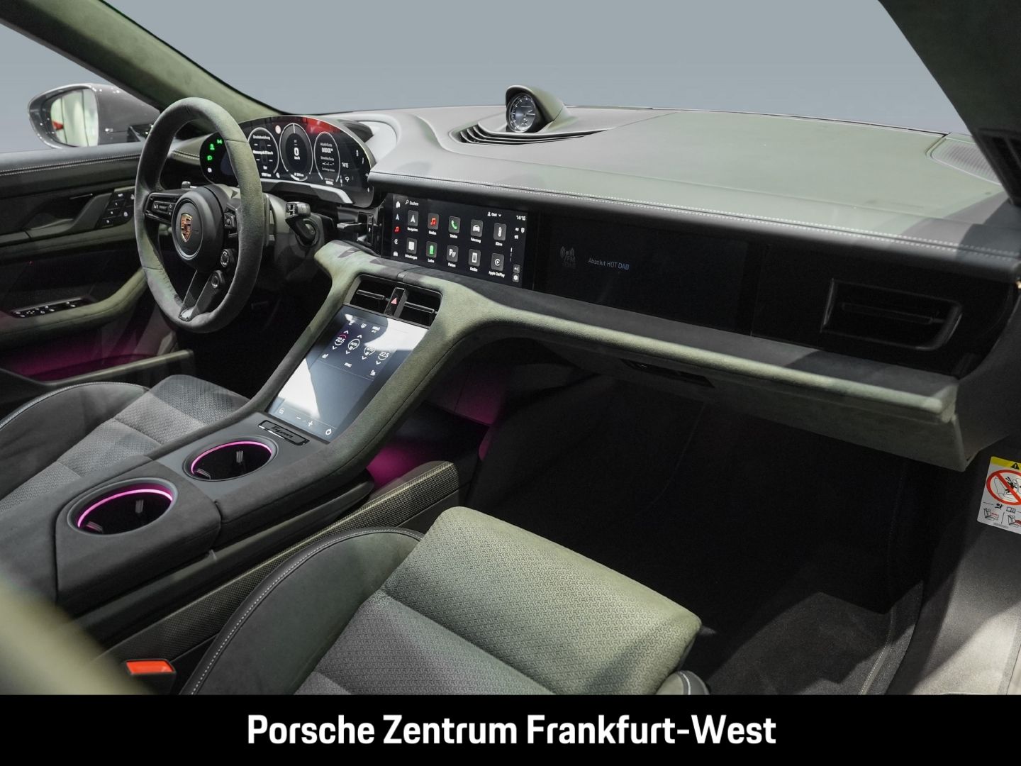Porsche Taycan GTS Hinterachslenkung 21-Zoll Panoramadac