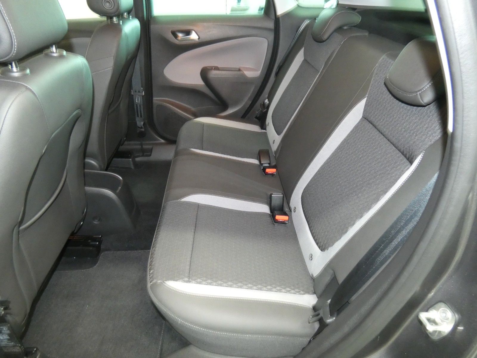 Opel Crossland - Samsaru's Car Outlet