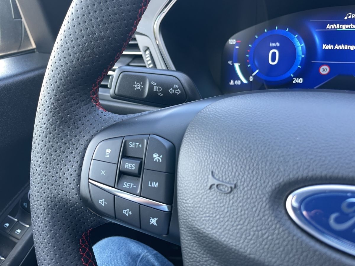 Ford Kuga ST-Line X - Samsaru's Car Outlet
