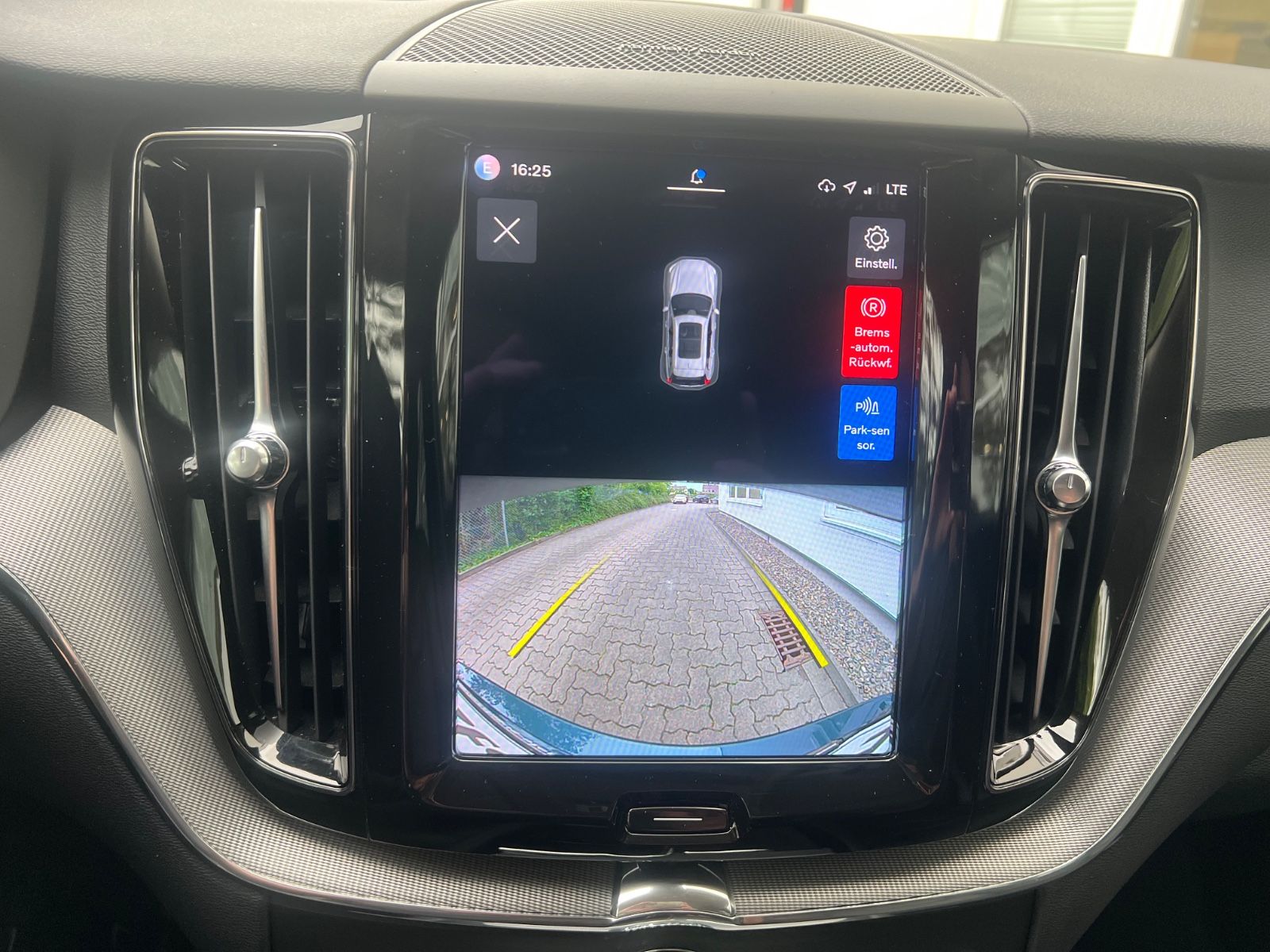 Volvo XC60 B4 Diesel AWD Plus Dark GARANTIE