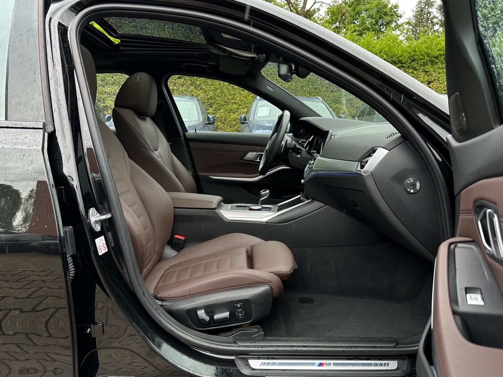 BMW 330d SAG M-Sportpaket - Samsaru's Car Outlet