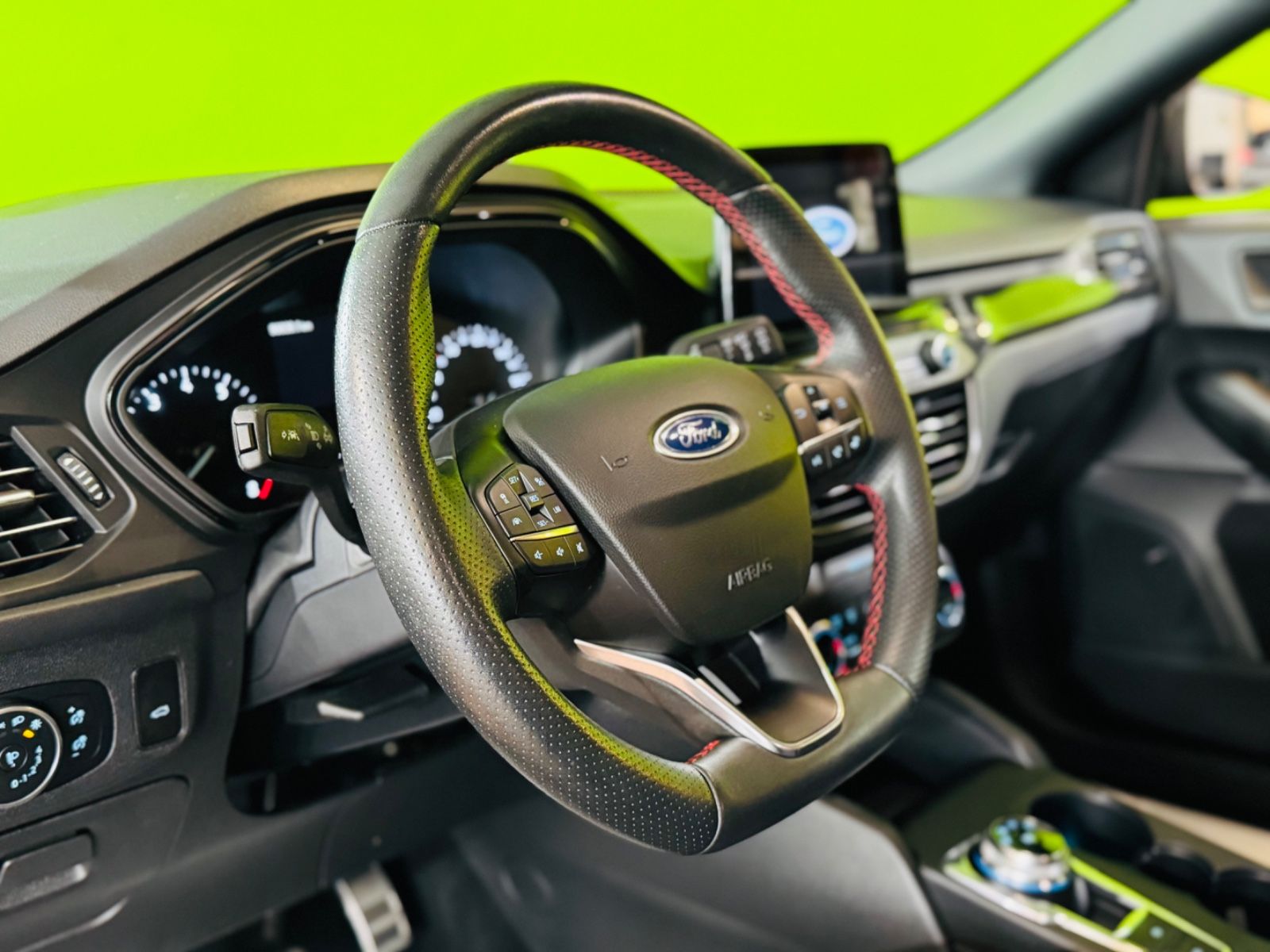 Ford Focus ST-Line - Samsaru's Car Outlet