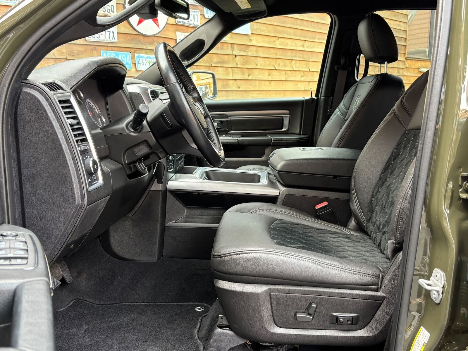 Dodge RAM 1500 5,7L Warlock 4x4 LEDER AHK LPG
