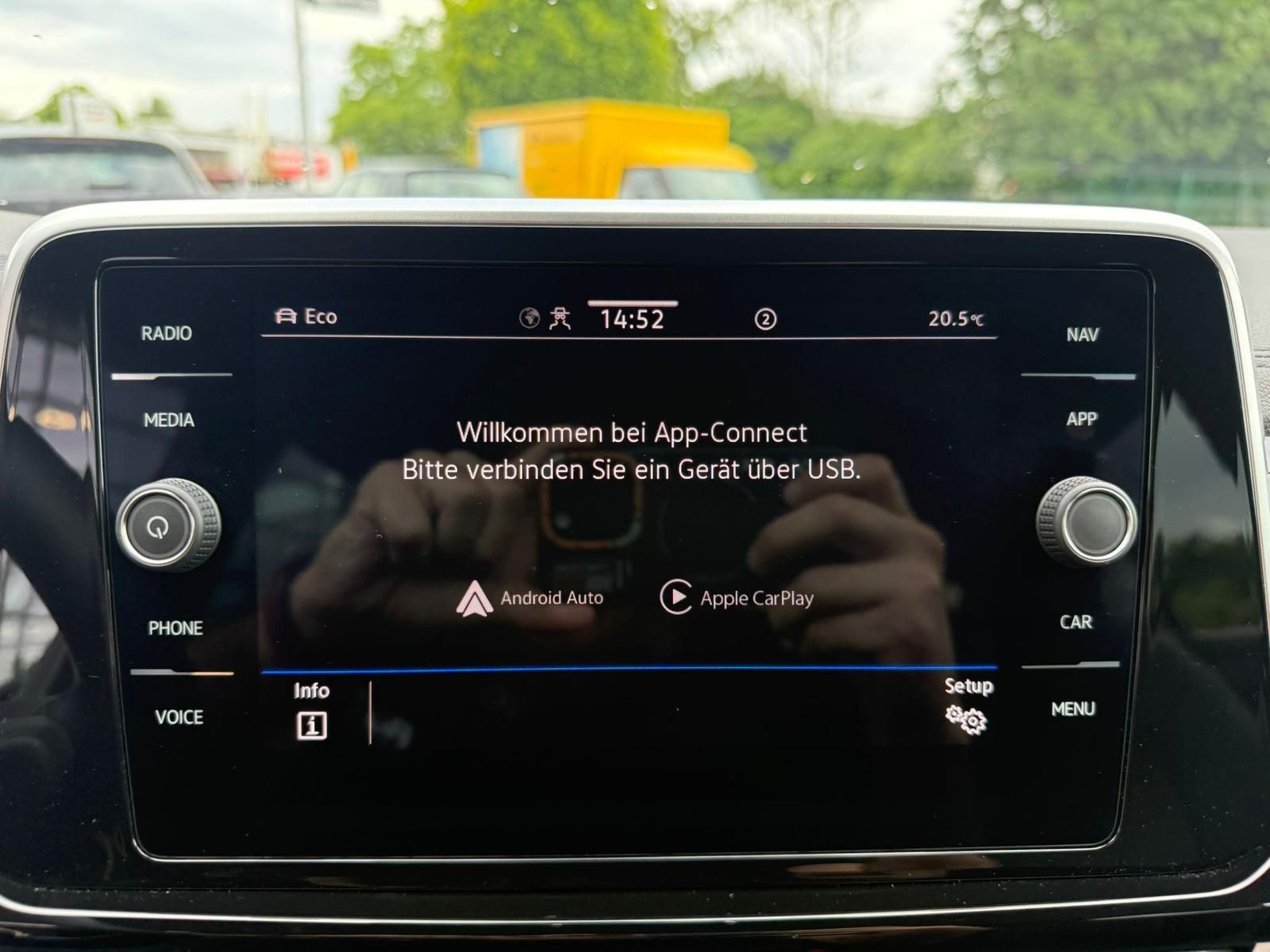 Volkswagen T-Roc 2.0 TDI R-Line - Samsaru's Car Outlet