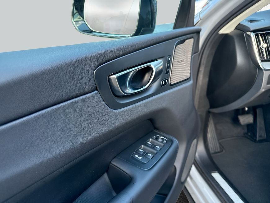 Volvo XC60 B5 B AWD Plus Dark