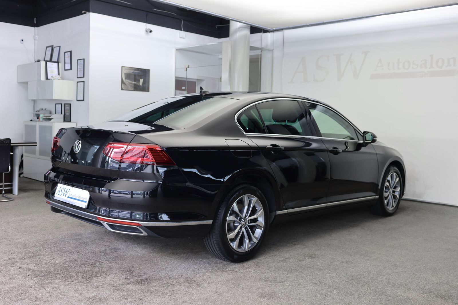 Volkswagen Passat LIMOUSINE 1.5 TSI ELEGANCE - Samsaru's Car Outlet