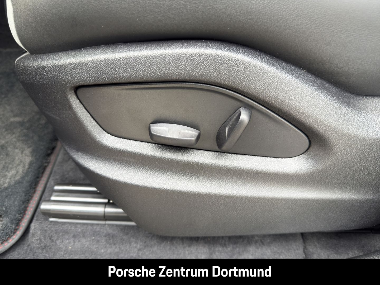 Porsche Cayenne GTS Hinterachslenkung Head-Up Display