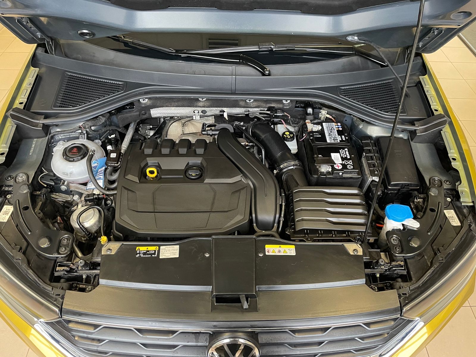 Volkswagen T-Roc 1.5 TSI Active - Samsaru's Car Outlet