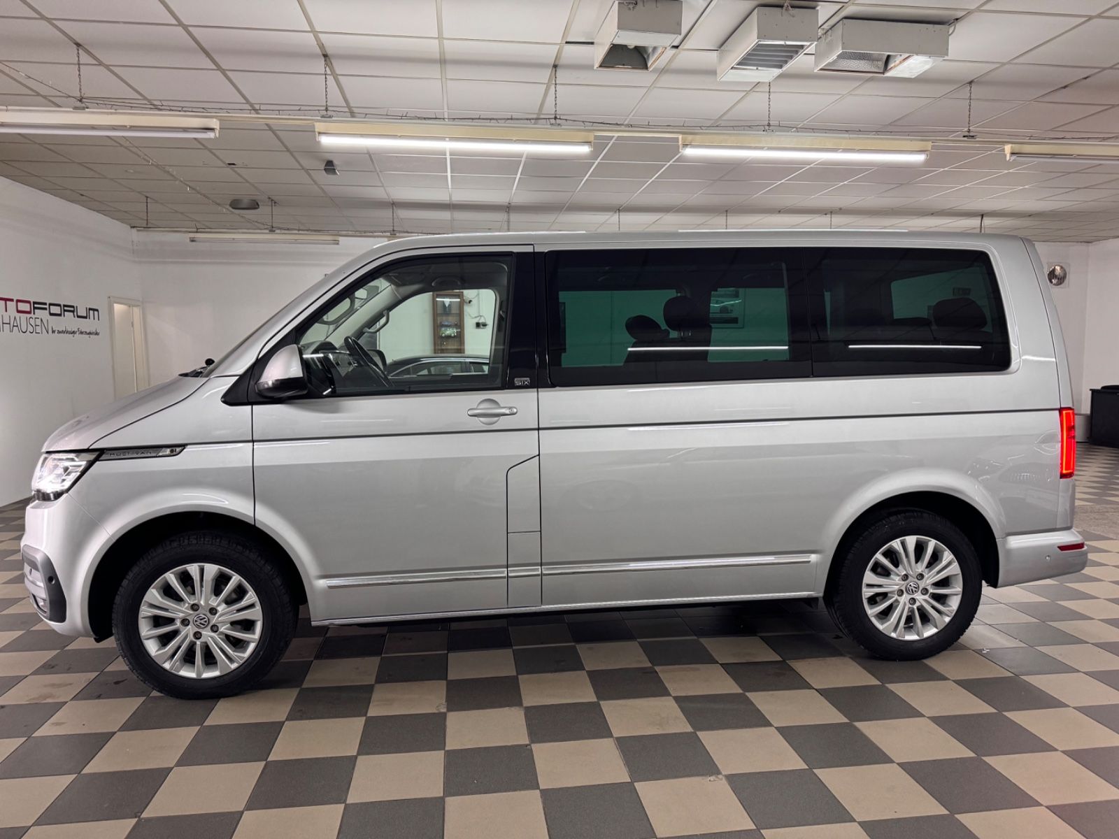 Volkswagen T6.1 Multivan 2.0 TDI DSG - Samsaru's Car Outlet