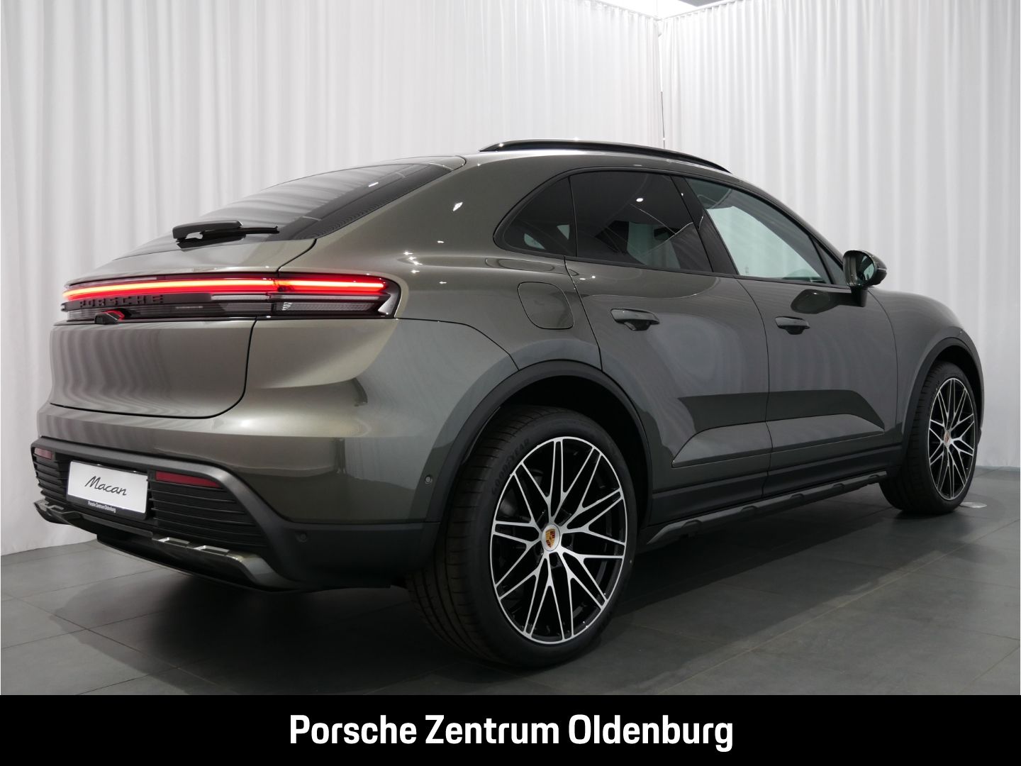Porsche Macan Electric 4 Luftfed AHK BOSE Pano Matrix LE