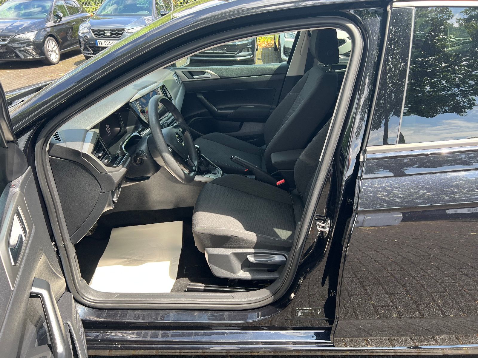 Volkswagen Polo VI Comfortline Aut. - Samsaru's Car Outlet