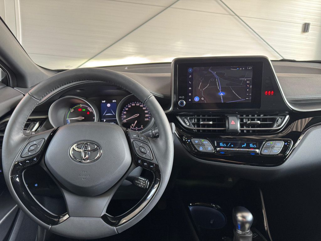 Toyota C-HR 1.8 Hybrid Team - Samsaru's Car Outlet