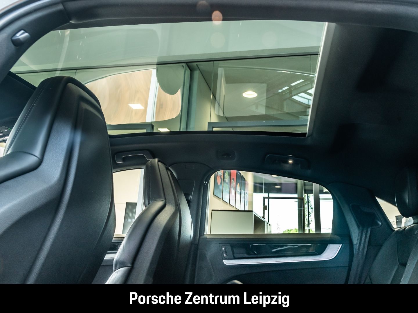 Porsche Cayenne E-Hybrid Coupe SportDesign HD-Matrix Inn