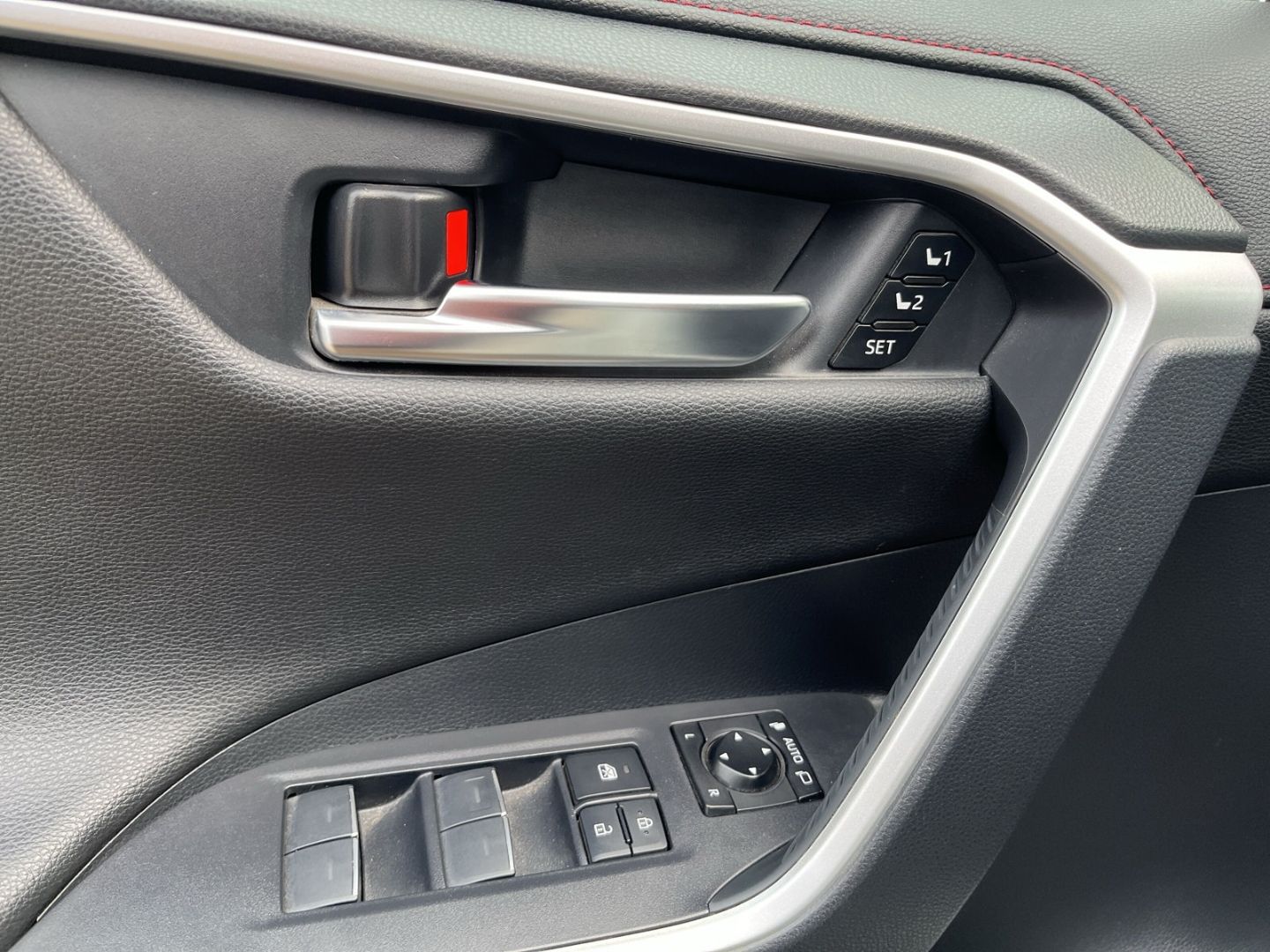 Toyota RAV 4 Plug-in Hybrid 4x4 - Samsaru's Car Outlet