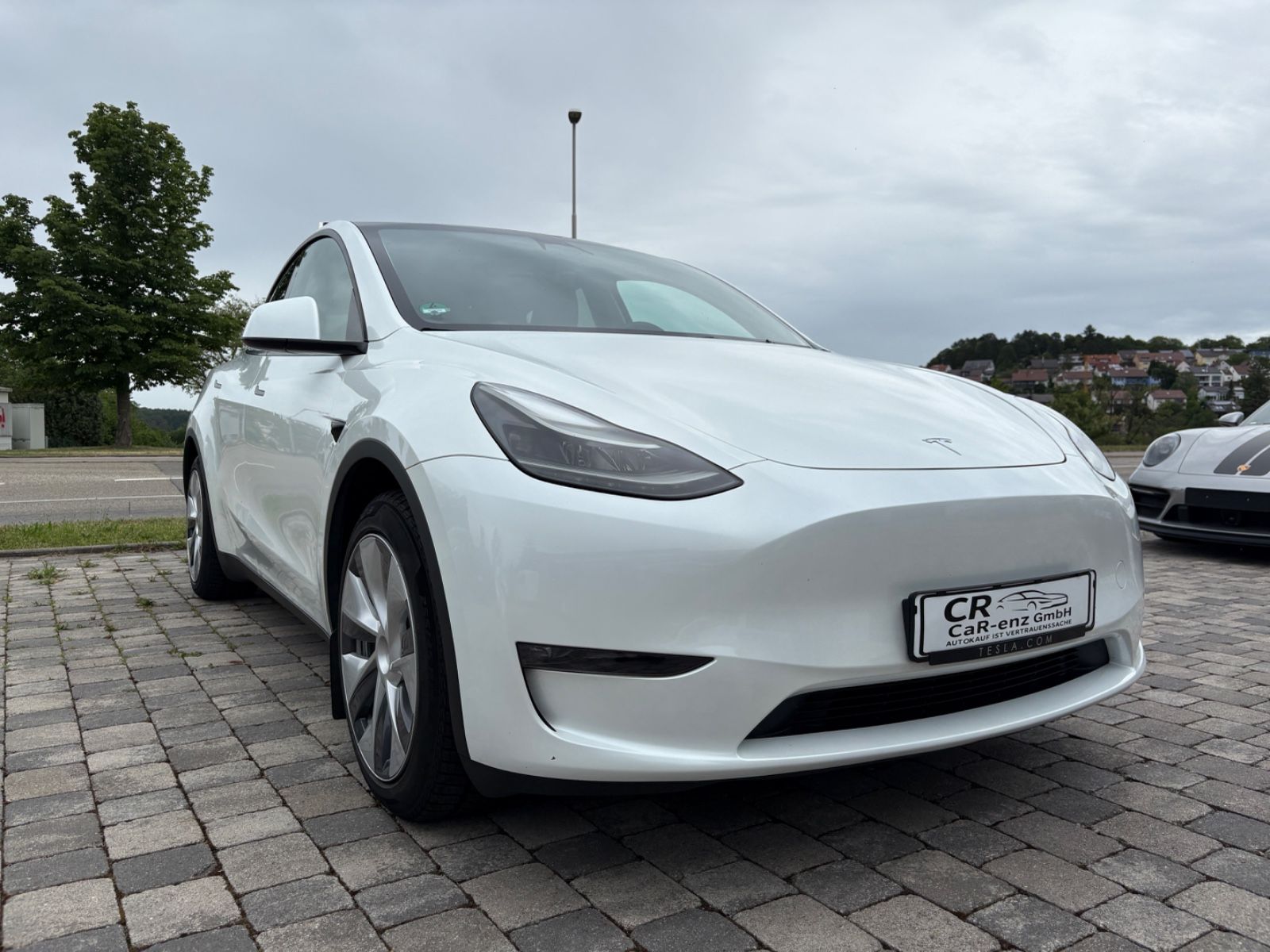Tesla Model Y Long Range Dual AWD 8 fach Alu