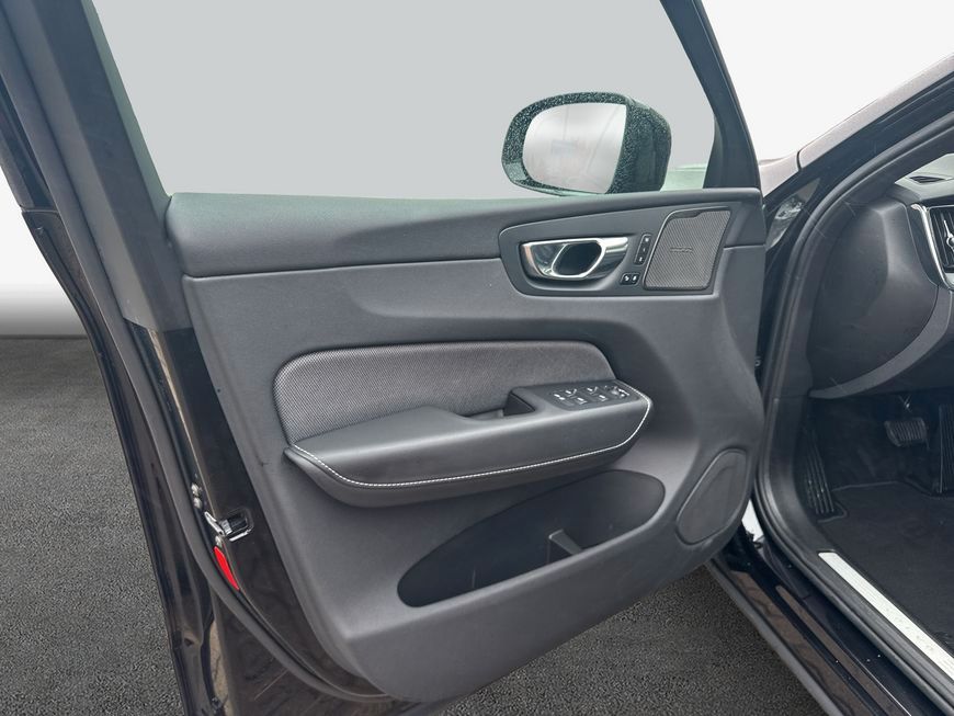 Volvo XC60 B5 B AWD Plus Dark AHK FIS MET