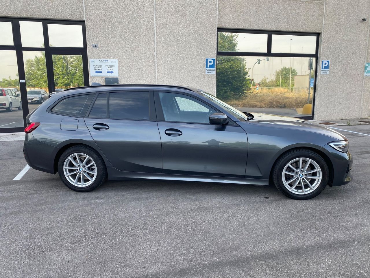 BMW 316d Touring Business Advantage - Samsaru's Car Outlet