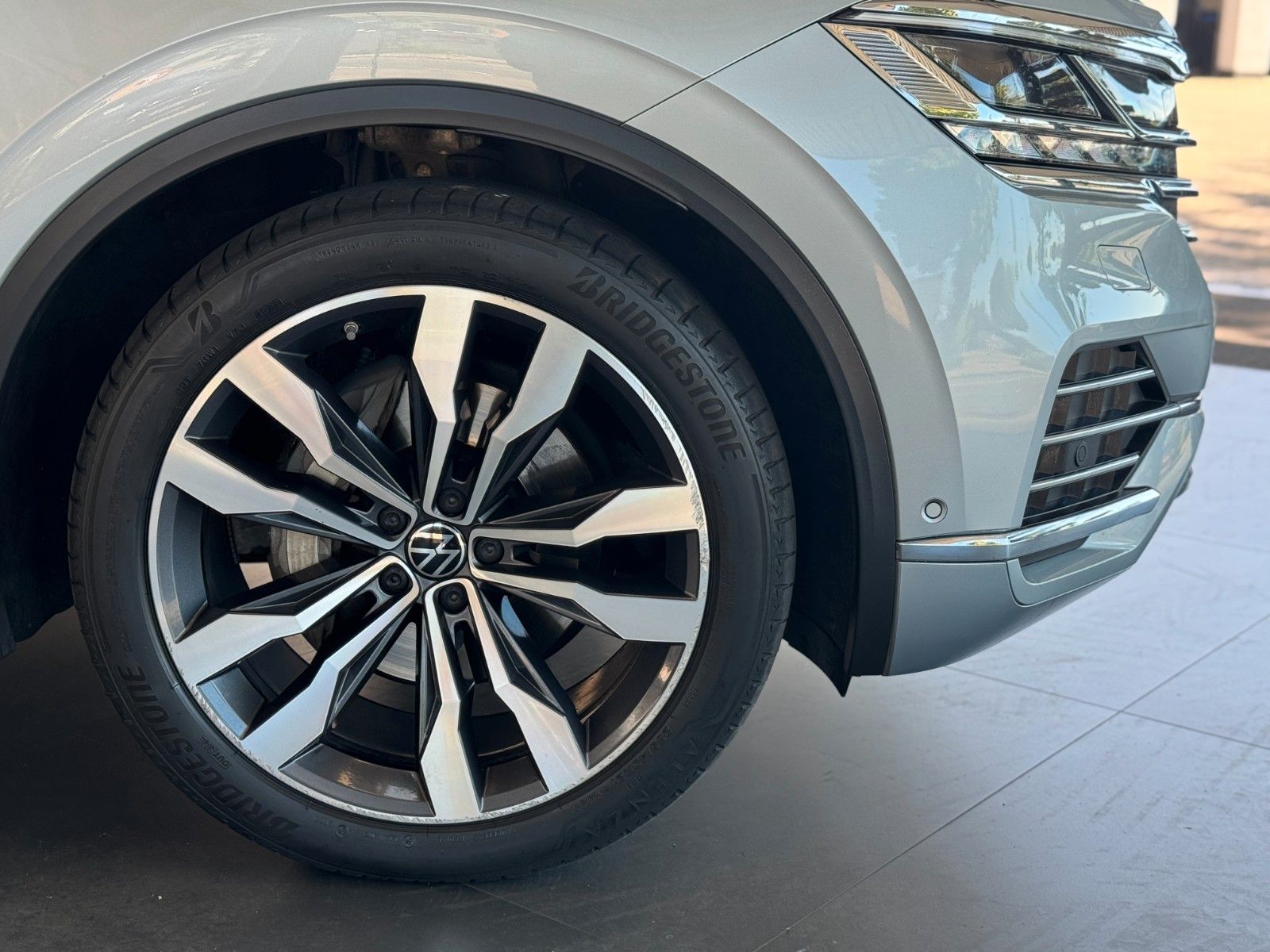 Volkswagen Touareg 3.0TDI Elegance 4Motion - Samsaru's Car Outlet