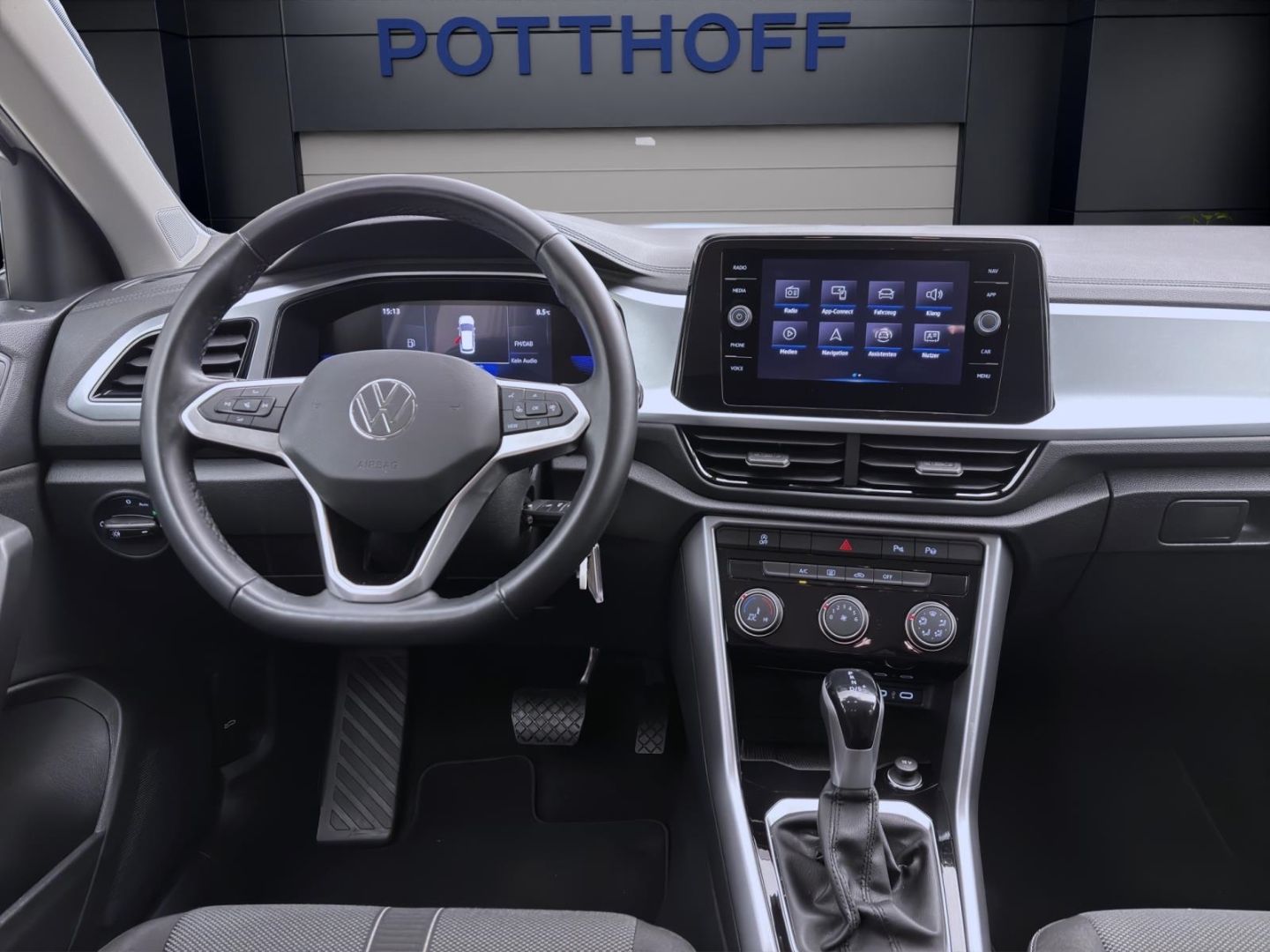 Volkswagen T-Roc 1.5 TSI DSG LIFE - Samsaru's Car Outlet
