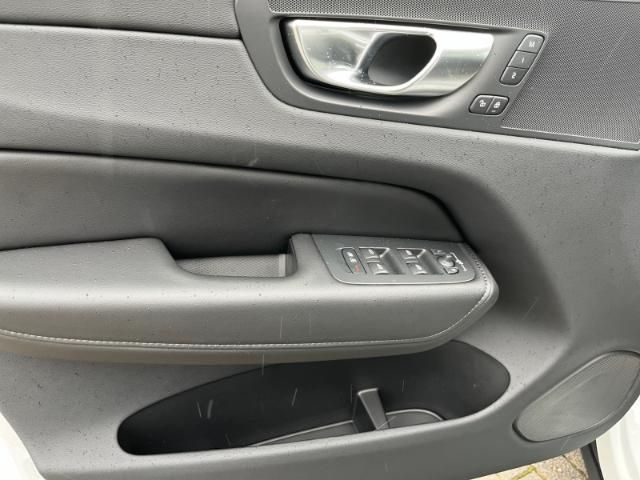 Volvo XC60 B4 Core - Samsaru's Car Outlet