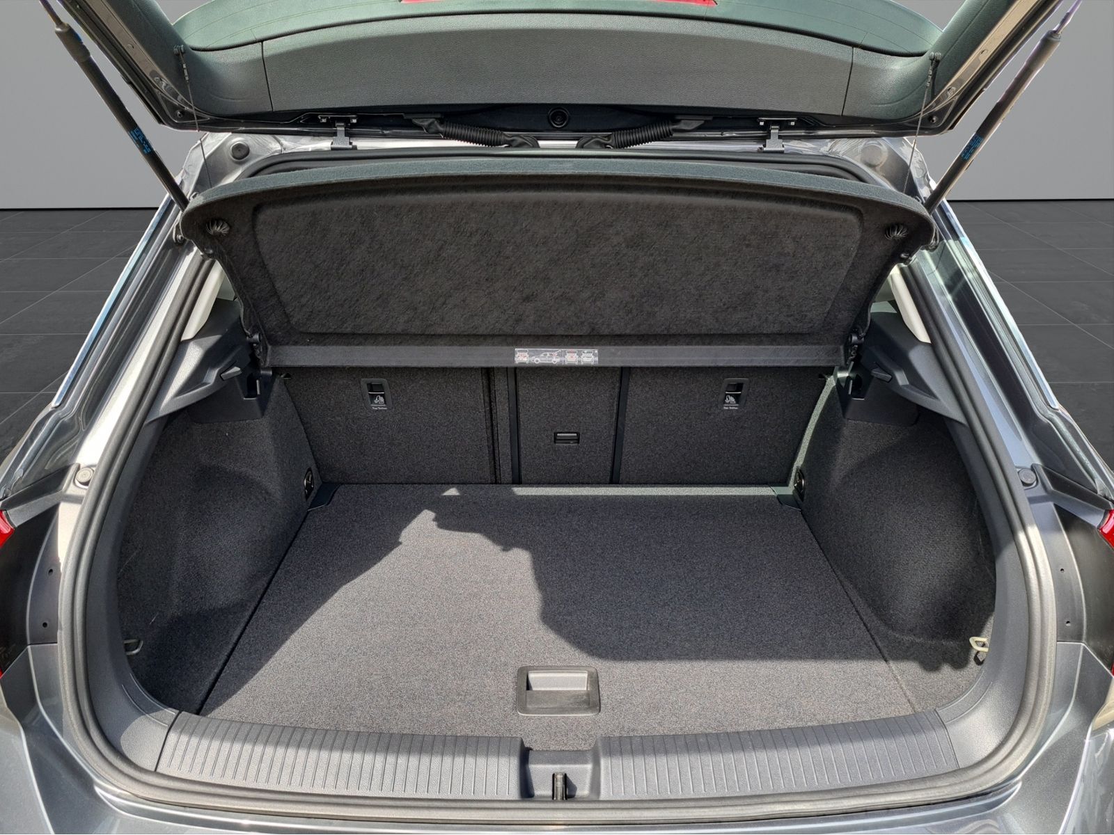 Volkswagen T-ROC 1.5 TSI Style - Samsaru's Car Outlet