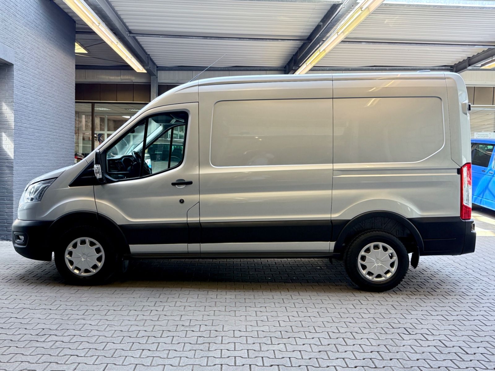 Ford Transit 2.0 D L2H2 AUTOMATIK AHK STANDHEIZG NAVI