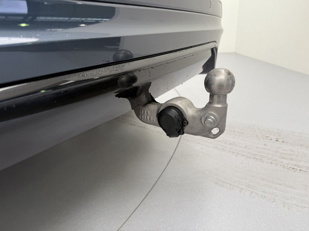 Volvo XC60 T6 Plus Dark Recharge Plug-In Hybrid AWD