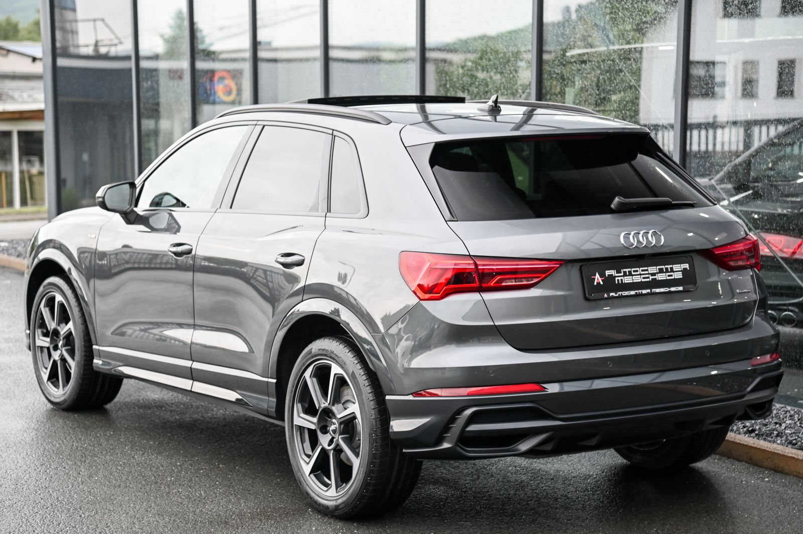 Audi Q3 40 TFSI quattro S line - Samsaru's Car Outlet