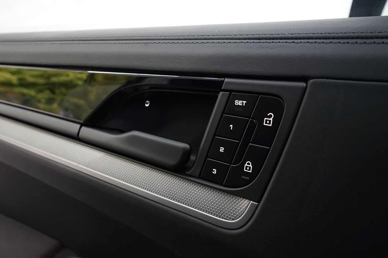 Porsche Cayenne Coupe E-Hybrid/Kreide/HUD/P-DISPLAY/AHK