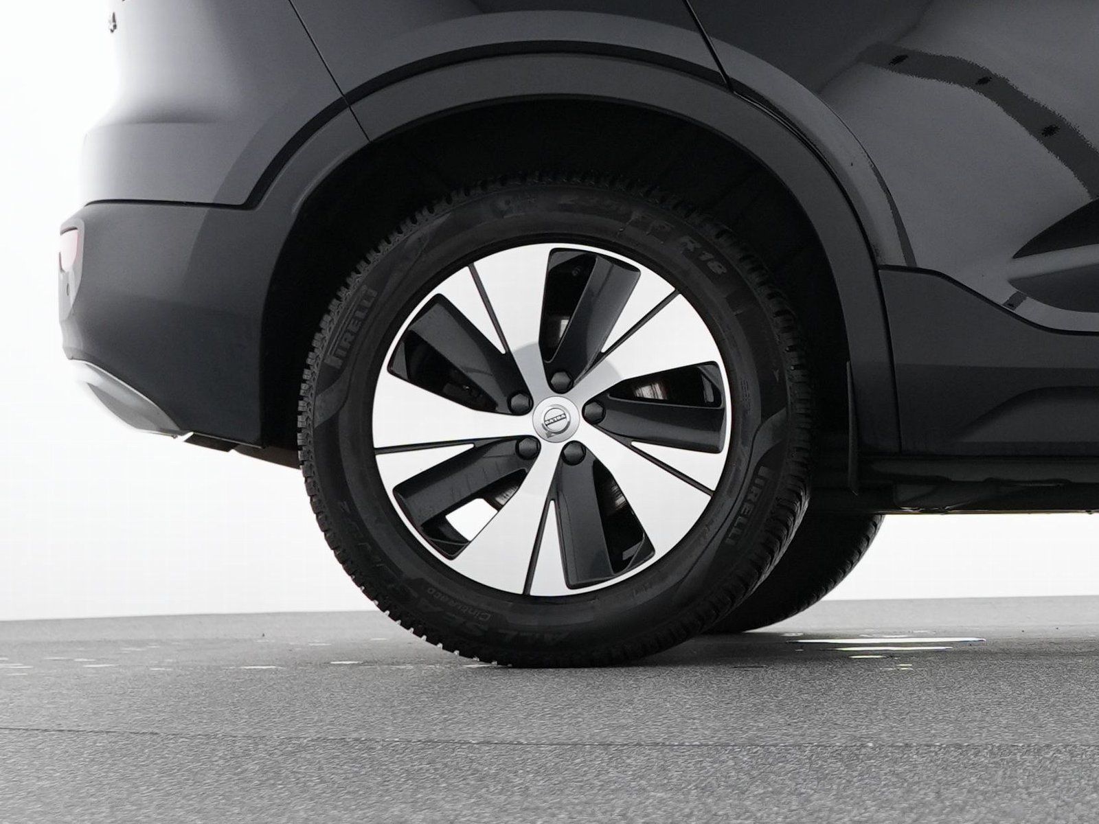Volvo XC40 B4 Benzin Momentum Pro - Samsaru's Car Outlet
