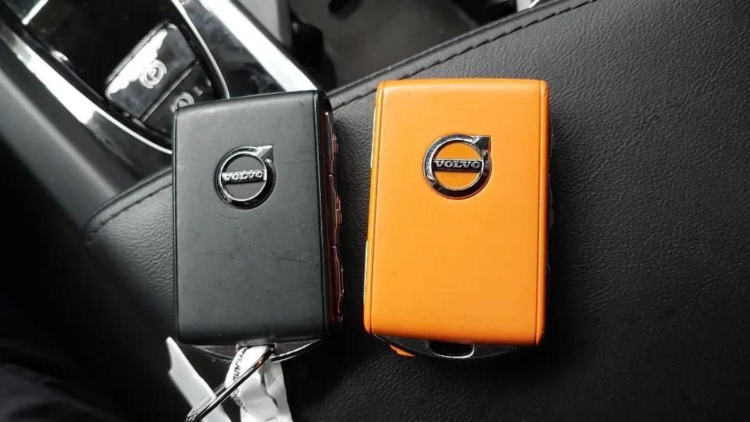 Volvo XC60 B4D AWD PLUS DARK VLED ACC HK 4xSHZ DRIV-AS