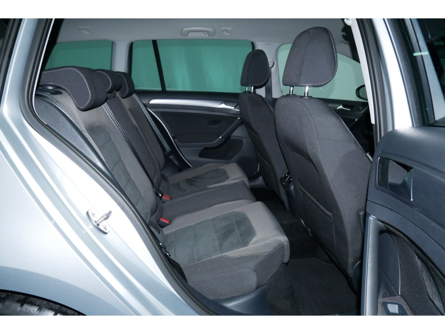 Volkswagen Golf Variant Comfortline 2.0 TDI - Samsaru's Car Outlet