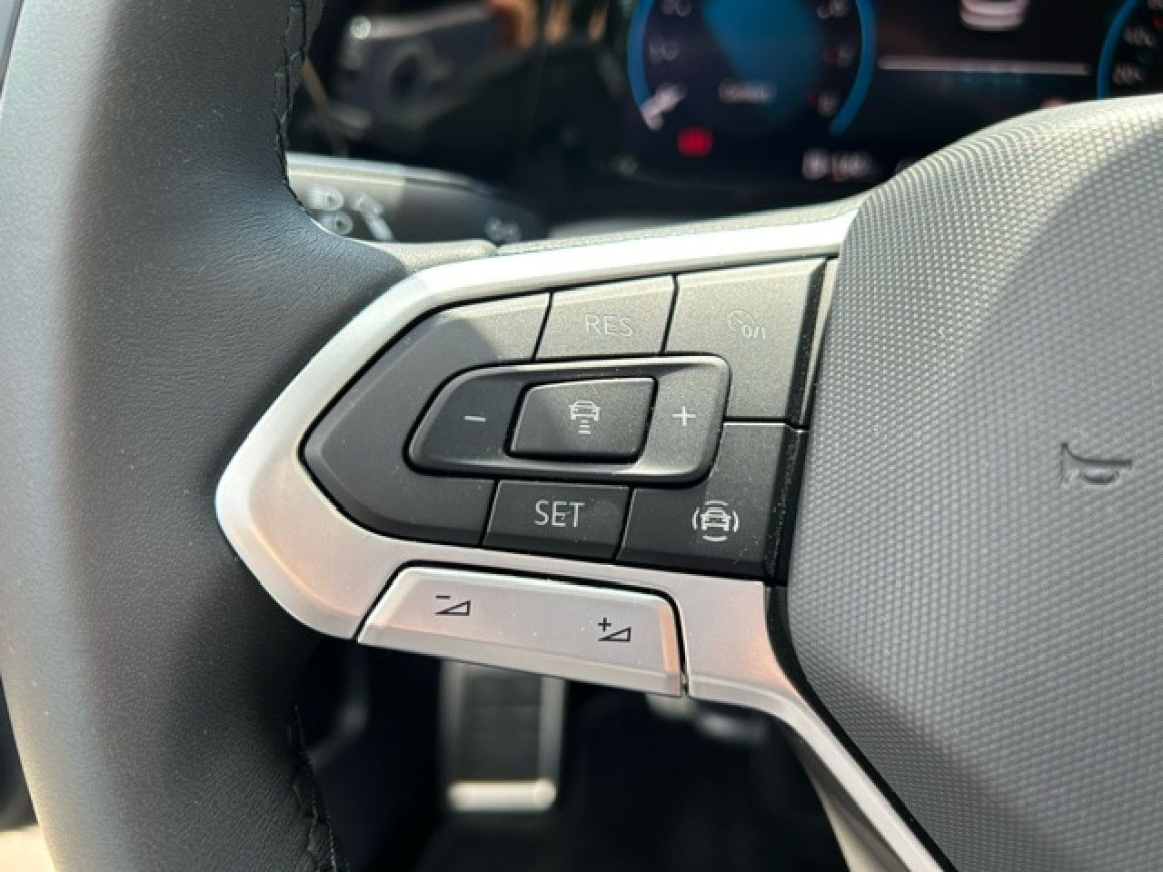Volkswagen Golf VIII Move 1.5 TSI - Samsaru's Car Outlet