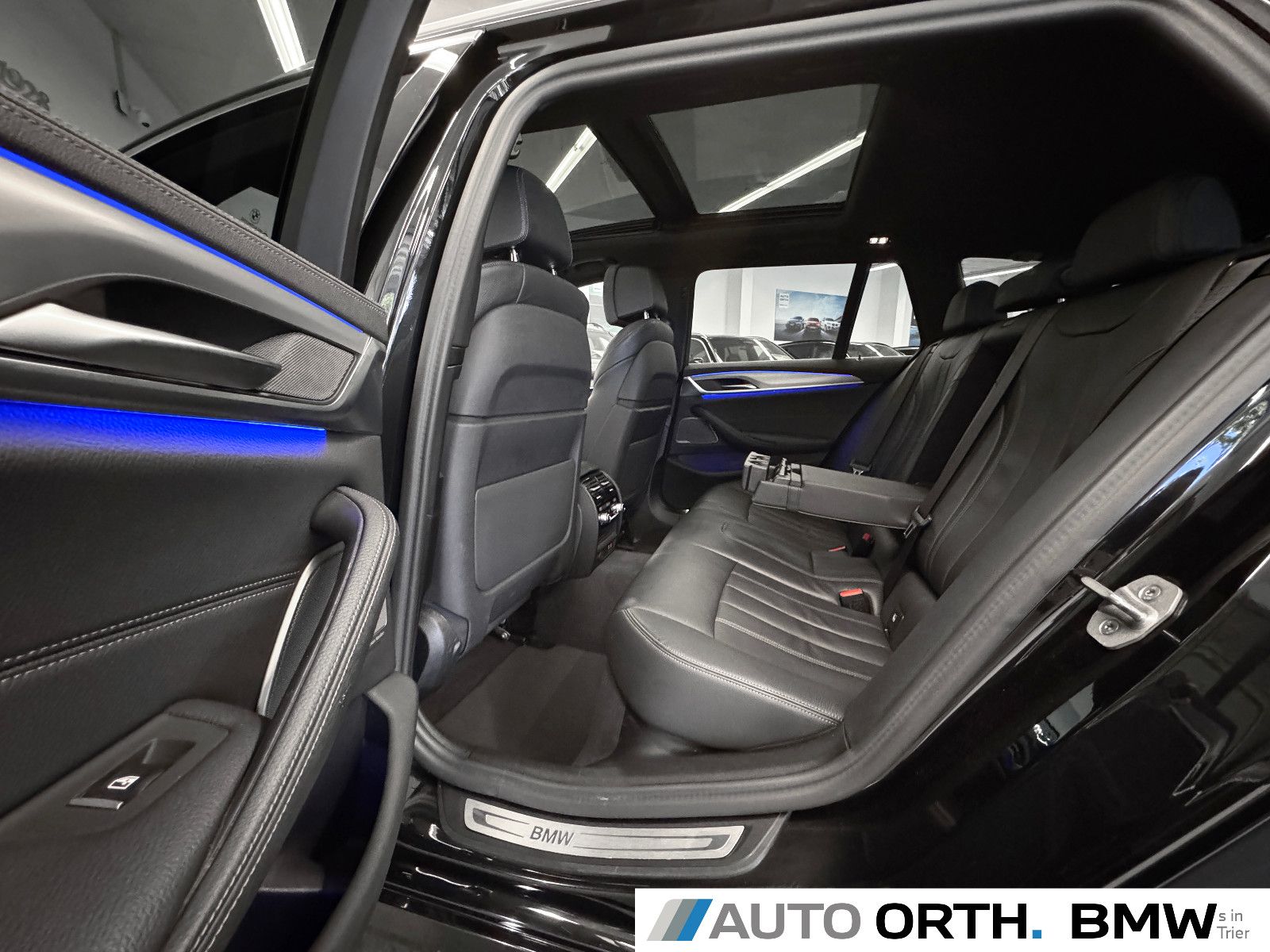 BMW 530d xDrive Touring PANO ST-HZG MASSAGE SITZLÜFT