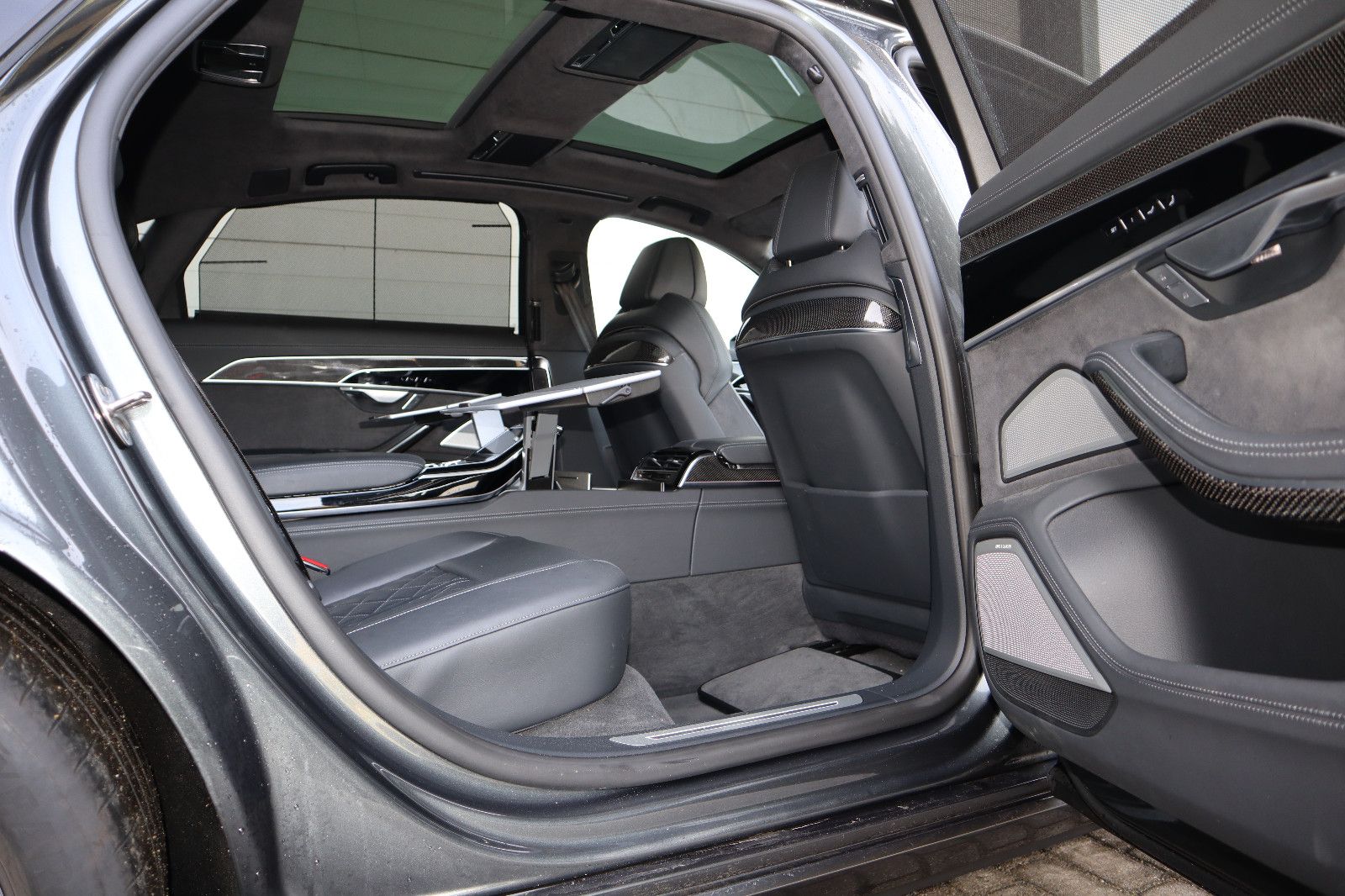 Audi A8L 60 TFSI e lang exclusive S-Line - Samsaru's Car Outlet