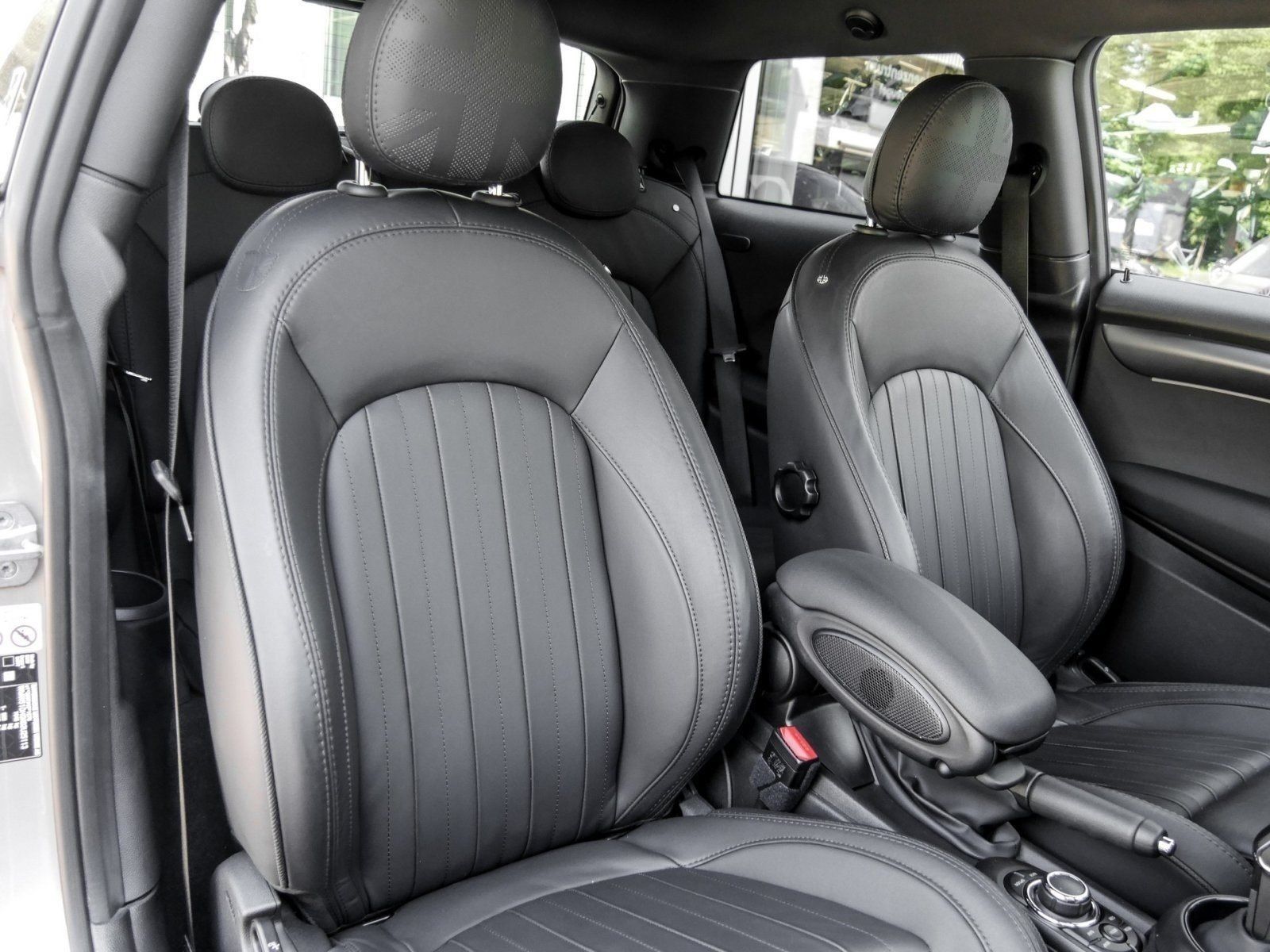 MINI Cooper S YOUNIQUE - Samsaru's Car Outlet